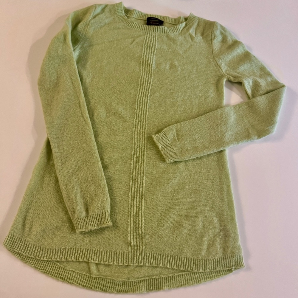 Elegant Green Women's Sweater